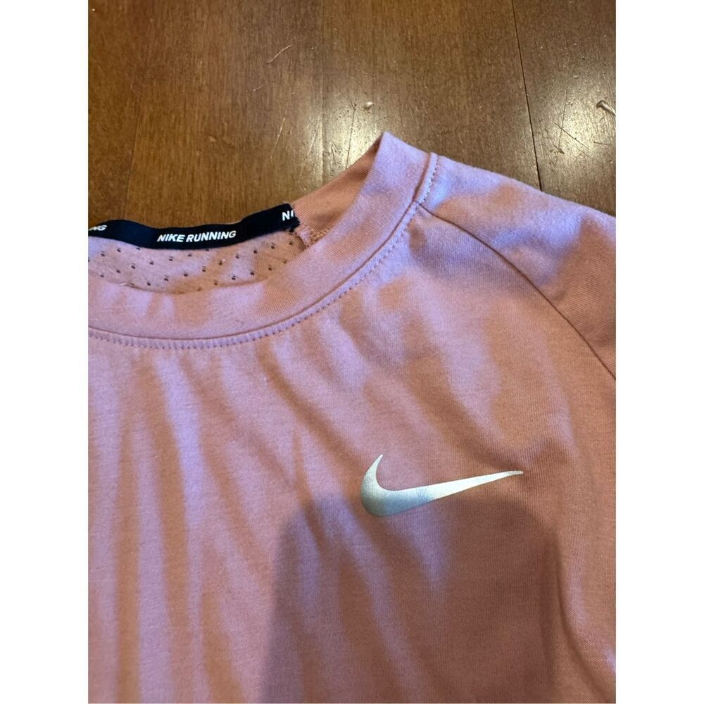 Woman’s Nike dri fit Nike running shirt size medium - Picture 2 of 5